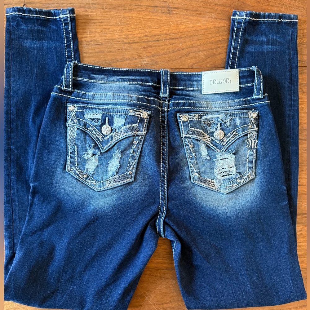 Low rise Miss Me jeans